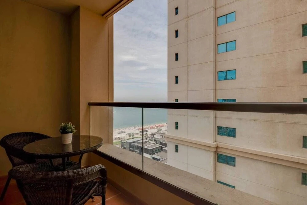 Ocean Facing Apt In Jbr Walk To The Beach