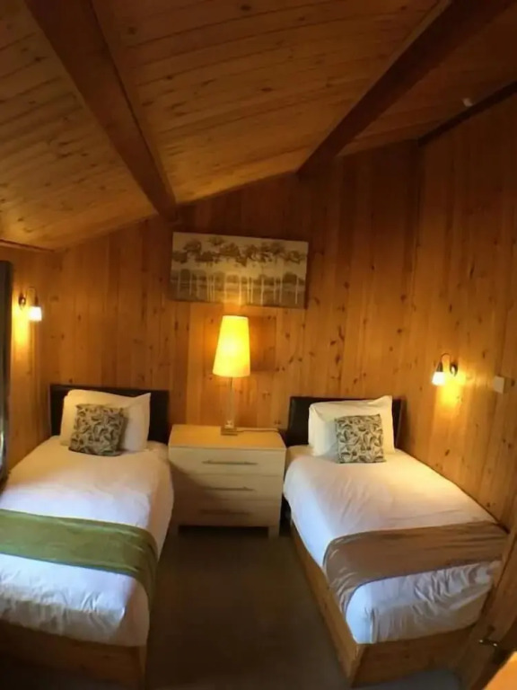 Snowdrop 13-Hot Tub-Woodlandlodges-Carmarthenshire