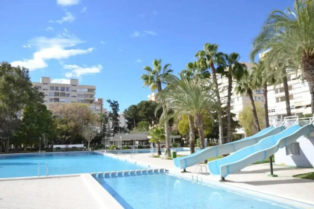 Garden apartment with Pool and AC