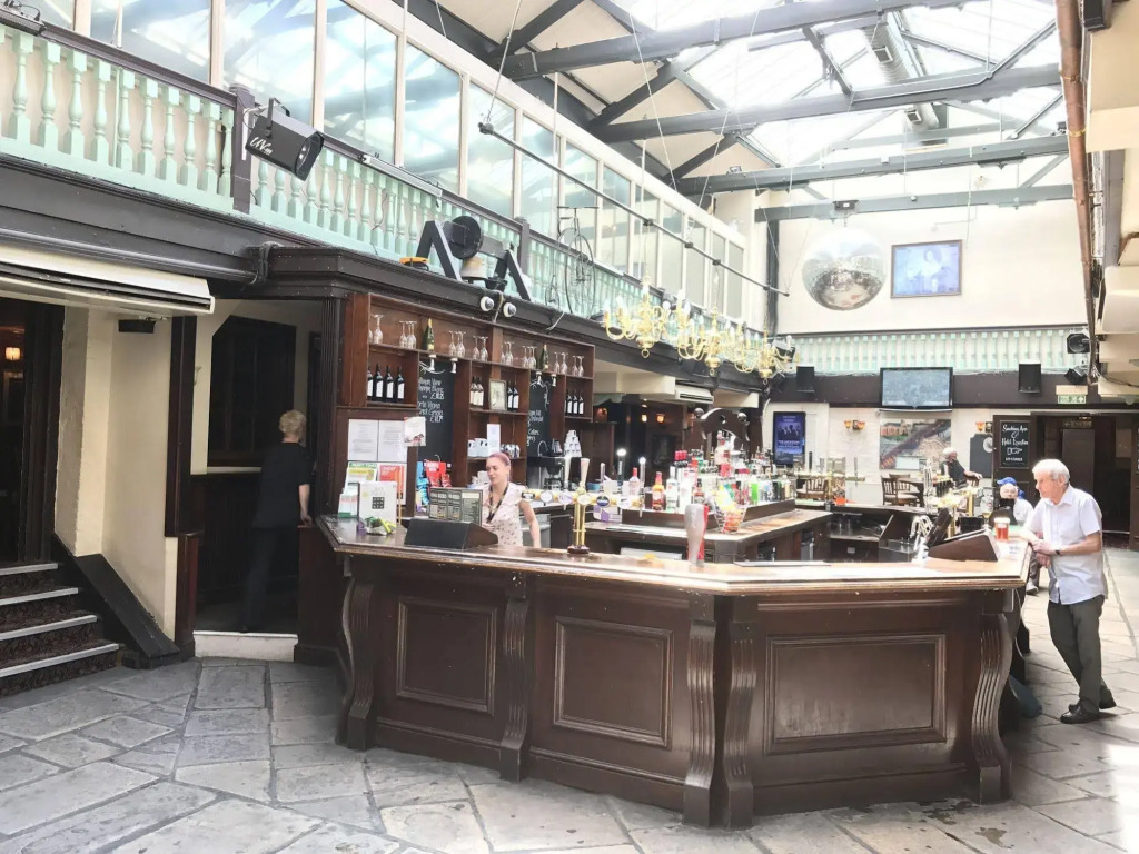 The Royal Victoria and Bull Hotel