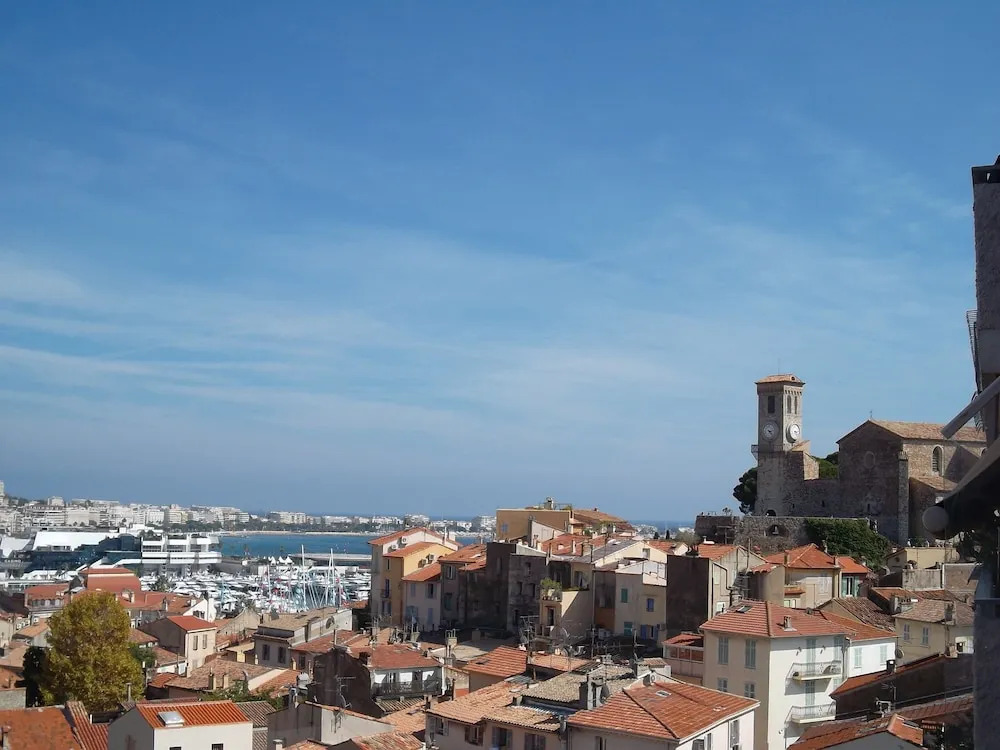 Elegant studio apartment Le Suquet