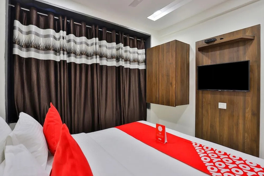 OYO 18485 Hotel Lincoln