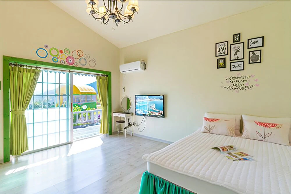 Goseong Sunshine Fullhouse Pension