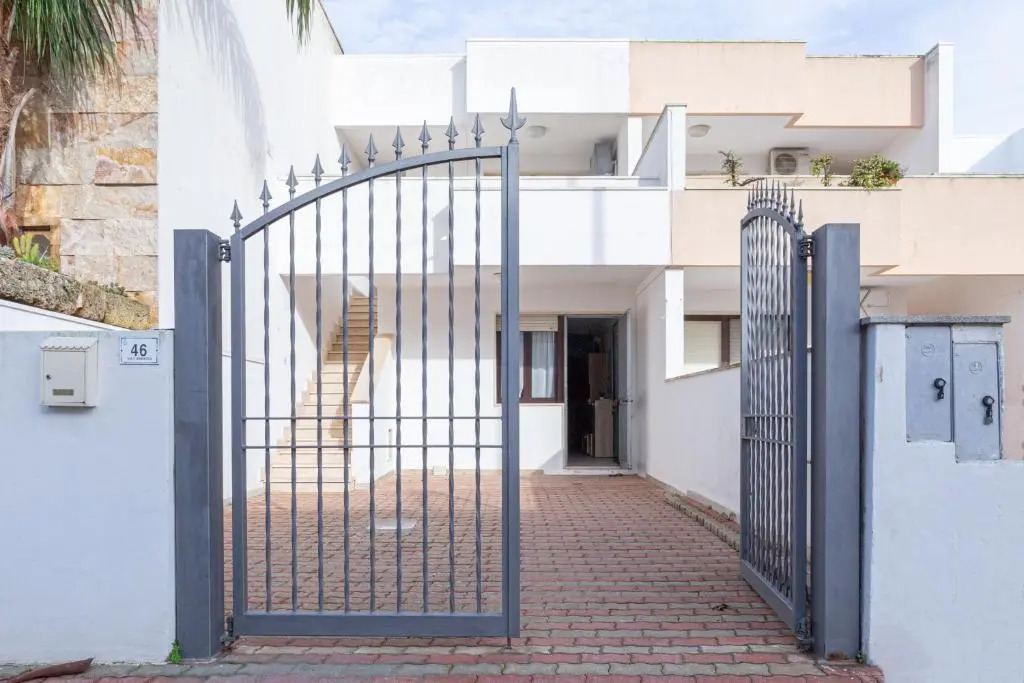 Appartamento a 150 m dal mare climatizzato con bellissimo patio esterno