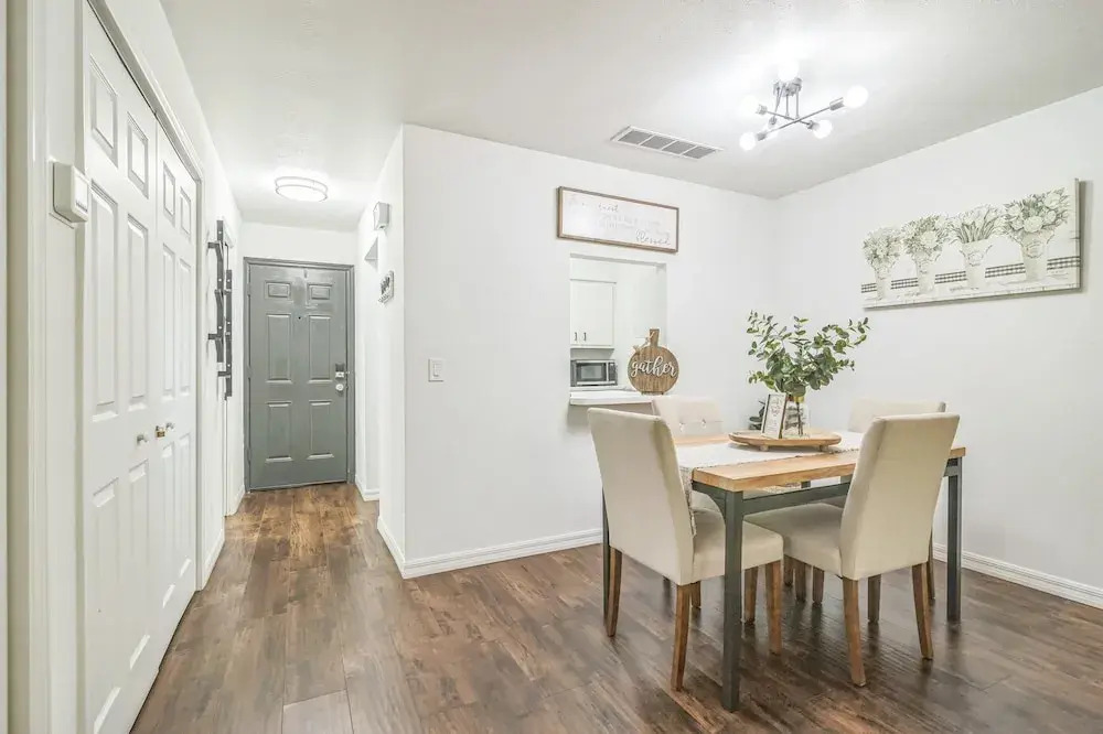 Be Our Guest - Cozy Townhome Near Downtown Ocala 2 Bedroom Townhouse