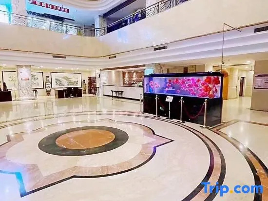 Golden Lun Hotel
