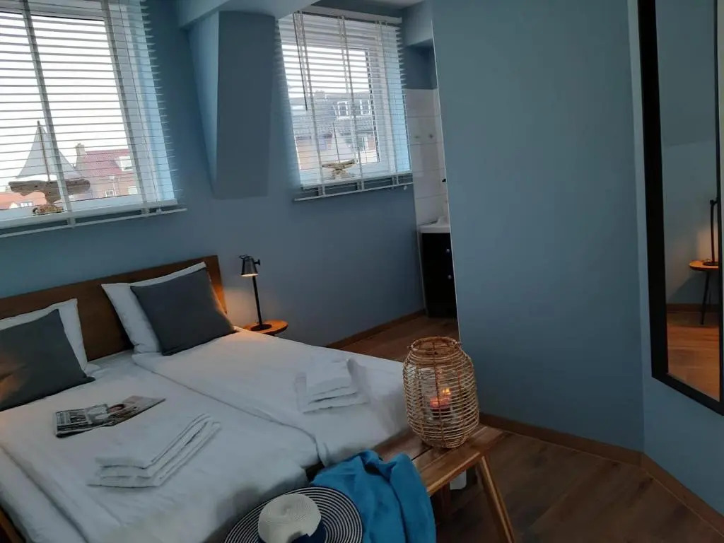 Bennys Beach House 1
