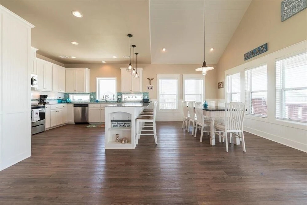 Bienvenu To The Beach 3 Bedroom Home by RedAwning