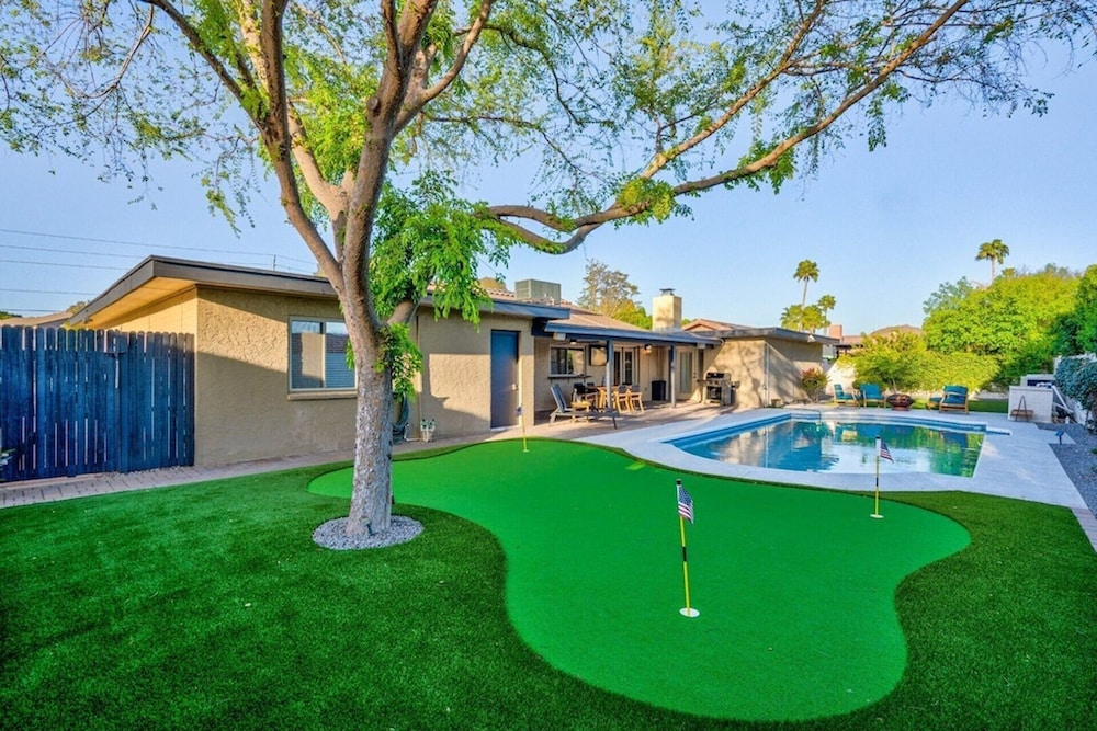 Entertainers Dream! 4 Bdrm / HTD Pool/ Games!