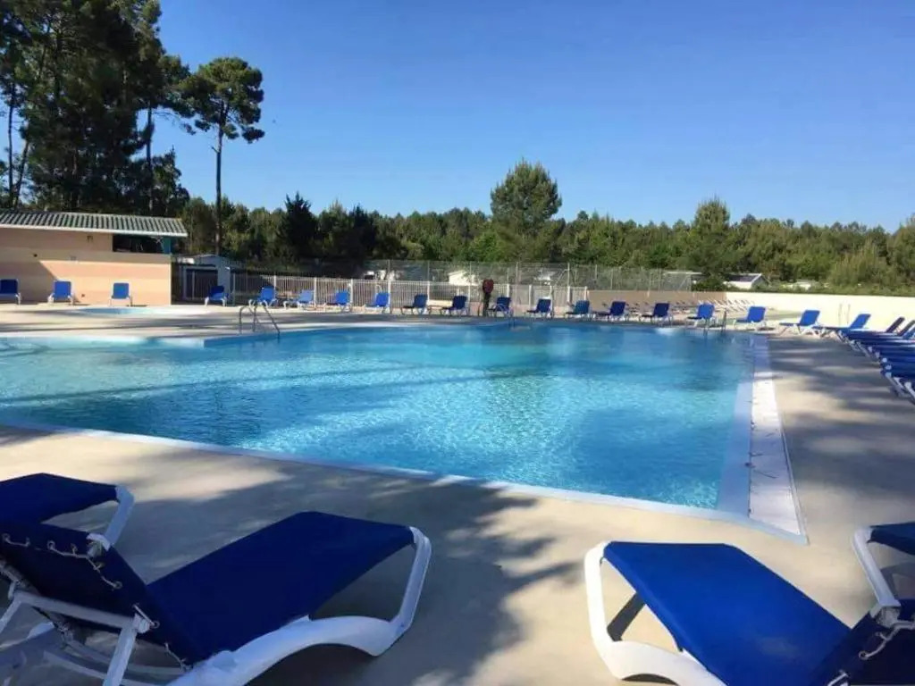 Bungalow de 3 chambres avec piscine partagee sauna et jardin a Saint Julien en Born C