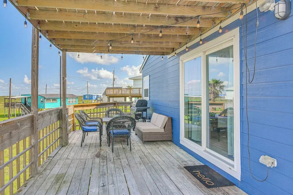 Walk to Sand: Surfside Beach Getaway w/ Deck
