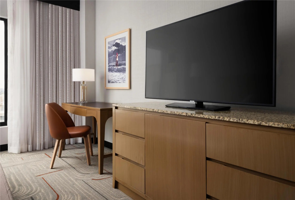 Hotel Zessa Orange County Airport, a DoubleTree by Hilton