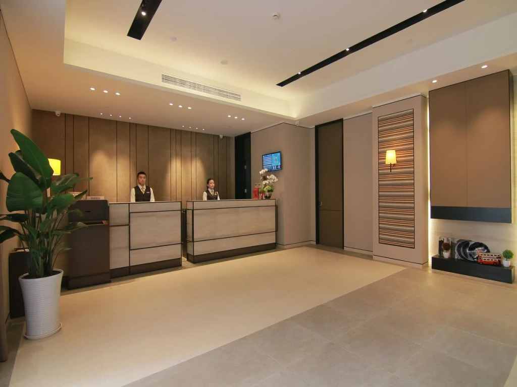 Home Inn Plus Shanghai West Yan'An Road