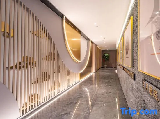 World Hotel (Jinan Jing Shi East Road Rong Chuang Cultural and Tourism City)