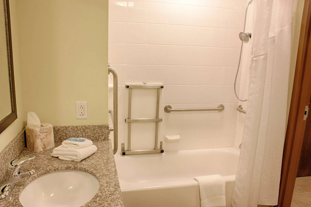 Holiday Inn Express & Suites Lebanon by IHG