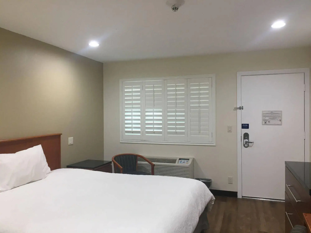 Simply Home Inn & Suites - Riverside