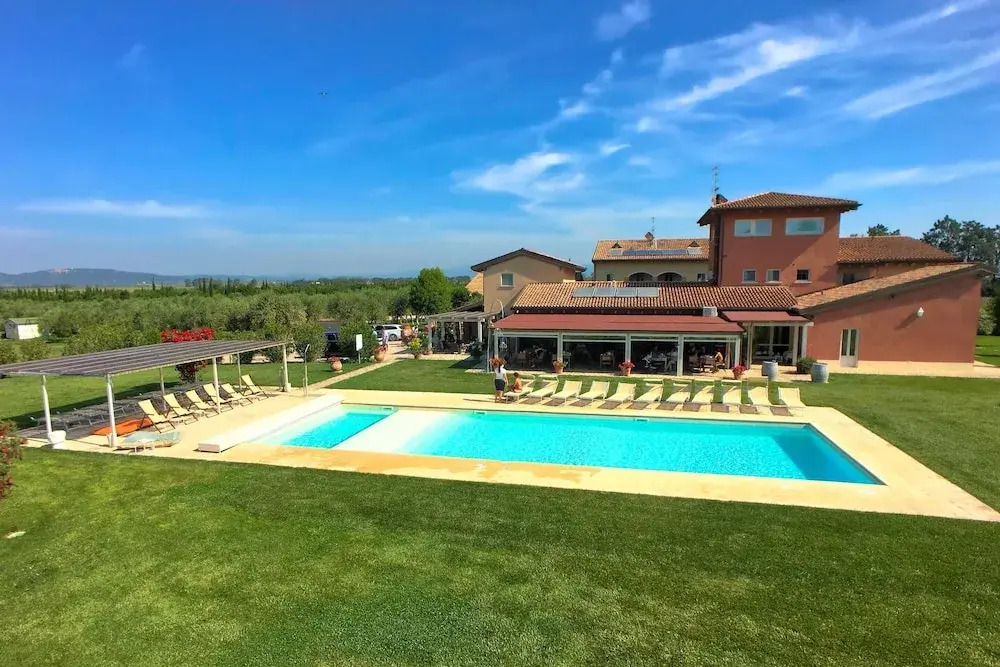 Tuscan Stay w/ Jacuzzi