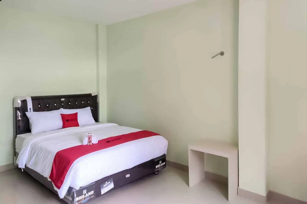 RedDoorz near Taman Wisata Alam Punti Kayu Palembang 2