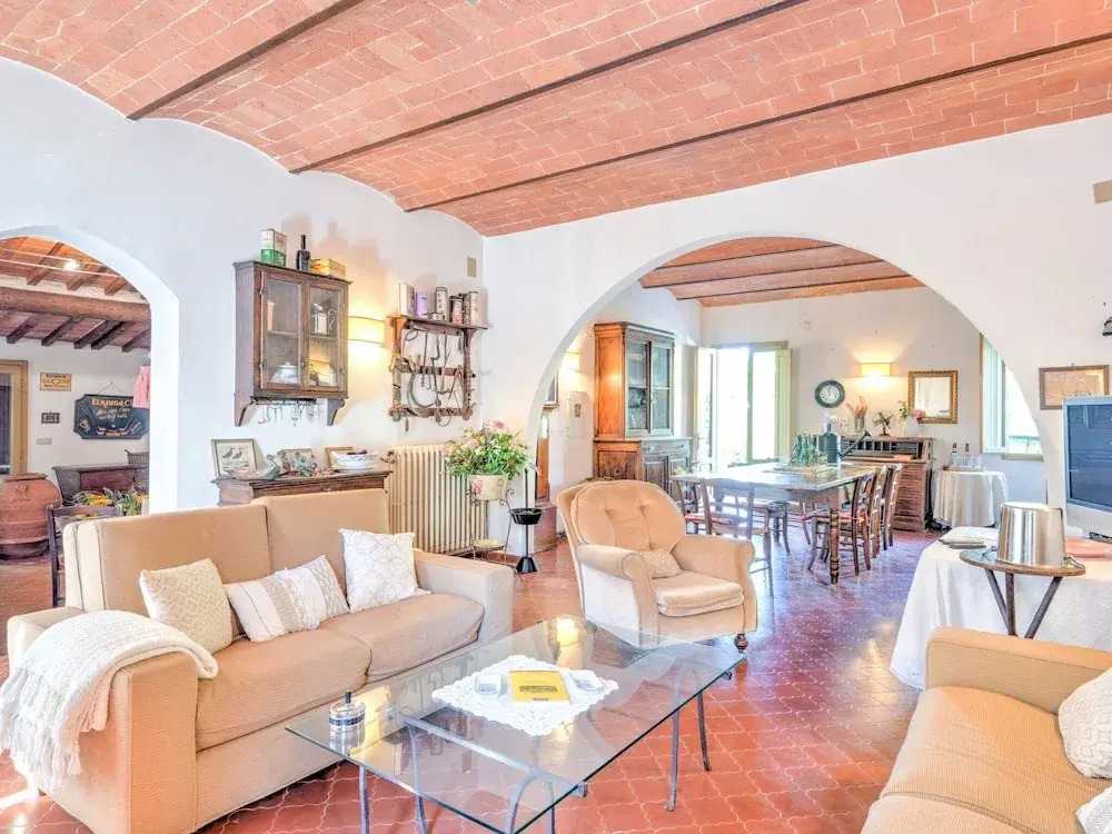 Hilltop Holiday Home in San Miniato with Hot Tub