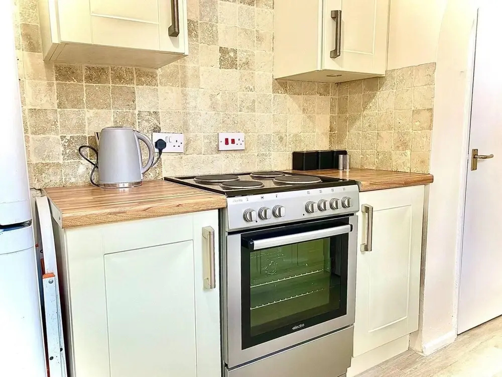 Stunning 3-bed House in Bedford, Quiet Location
