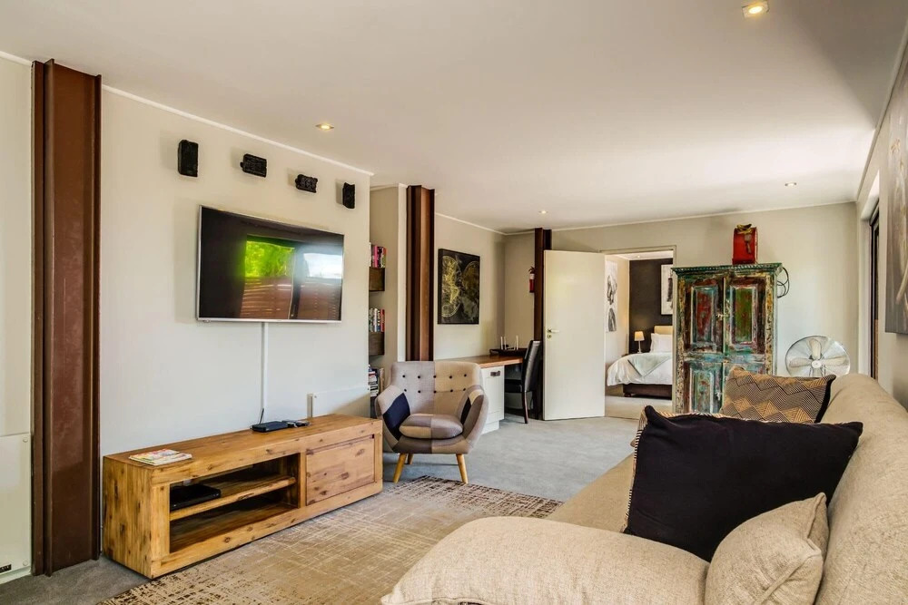 Compact Ground Floor Apartment With Private Garden and Pool 17 G Lower