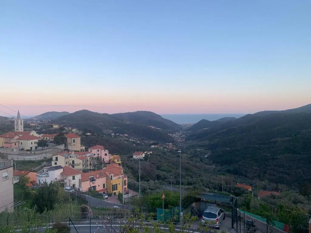 Casa indipendente su due livelli in Liguria-vista mare 6-7 Posti