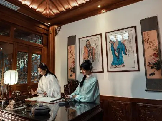 Naran manor