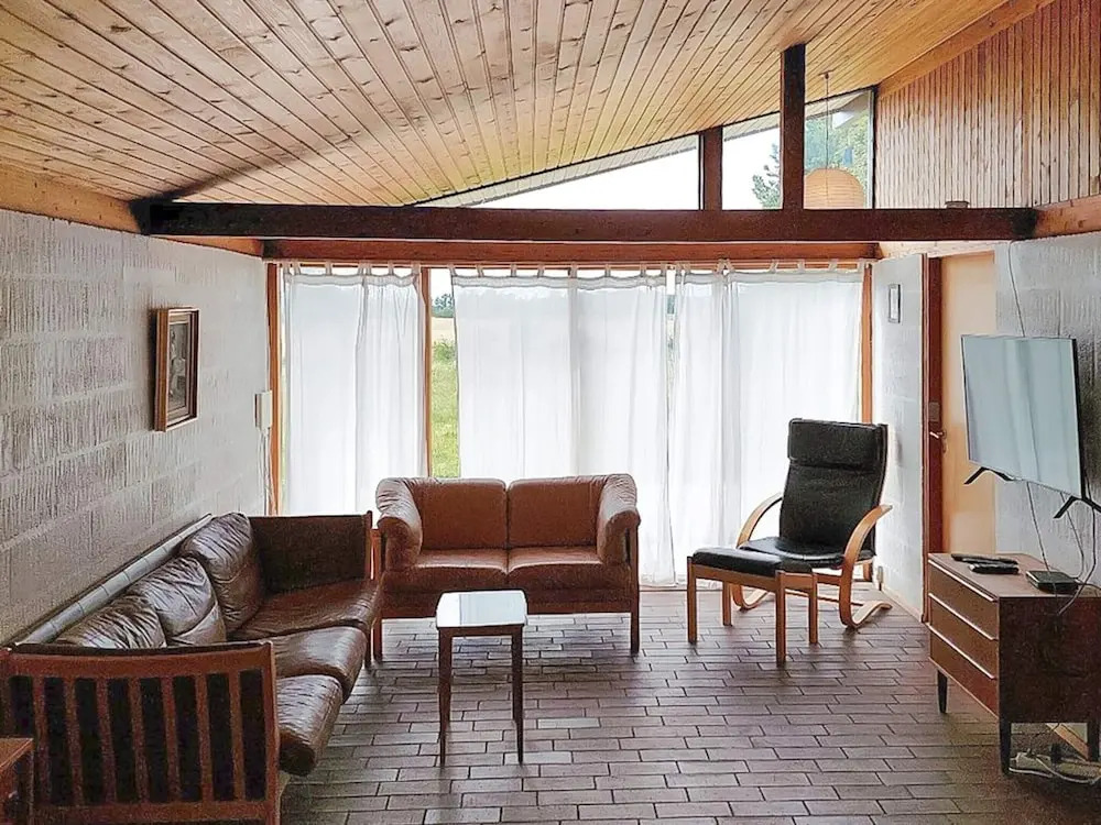 Tranquil Waterfront Retreat-by Traum