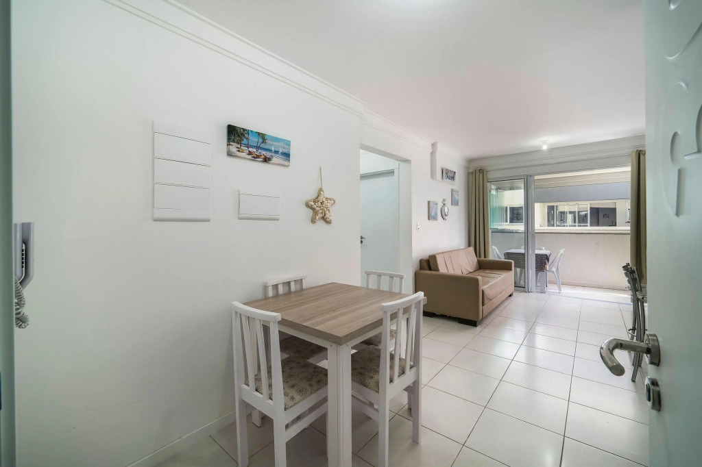 Apartamento para 06 pessoas em Bombas