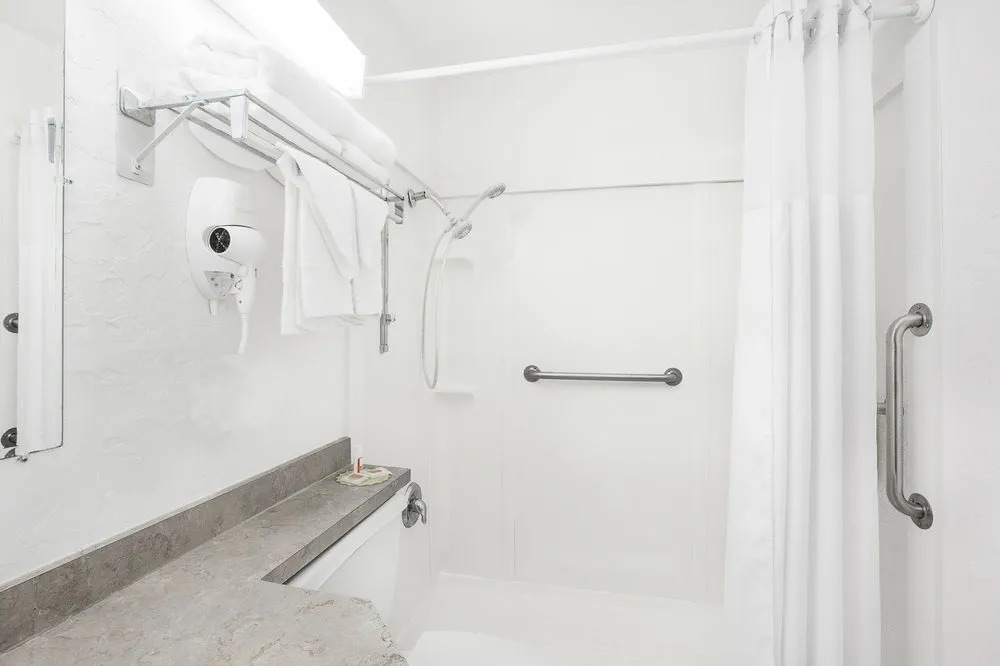 Travel Inn & Suites