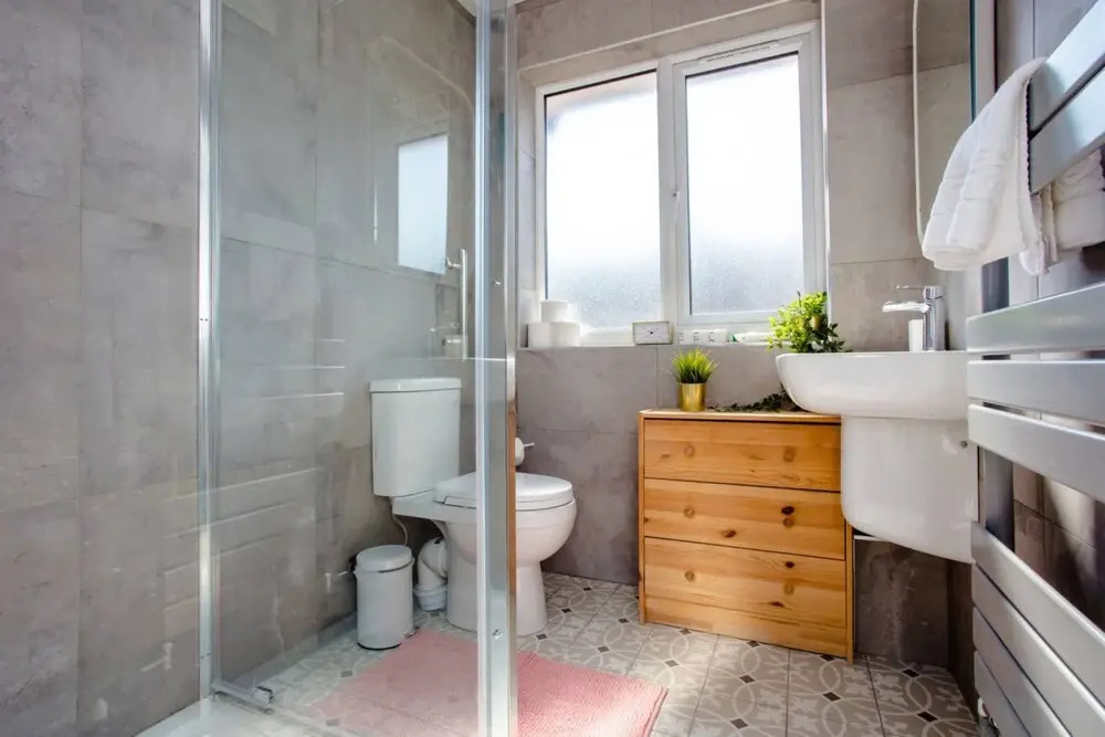 Cosy 4 Bedroom Apartment In Great Location