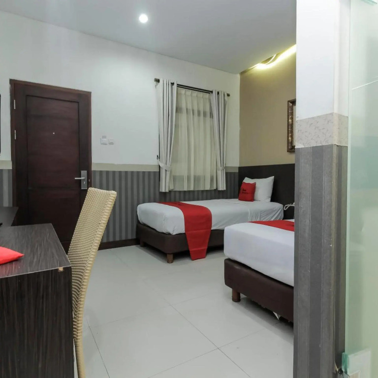RedDoorz Plus @ Tuparev Cirebon