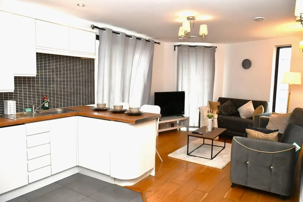 Sleeps 4 - Private Balcony - Wheelchair Accessible