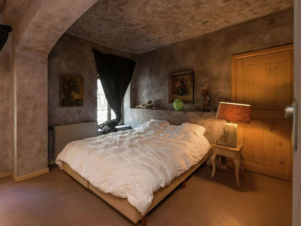 Magnificent Manor in Vresse-Sur-Semois with Sauna