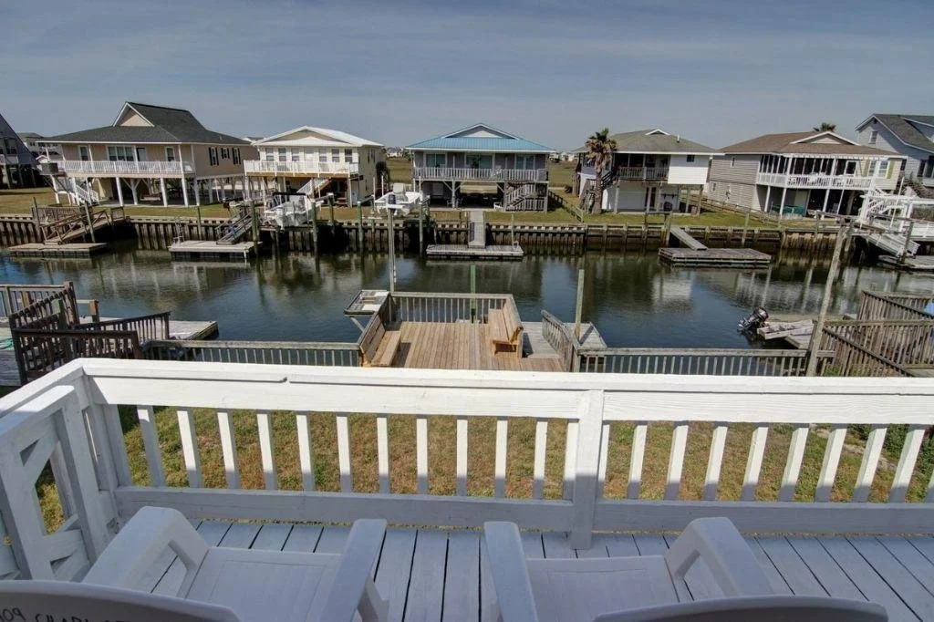 Do-little Dock 3 Bedroom Home by RedAwning