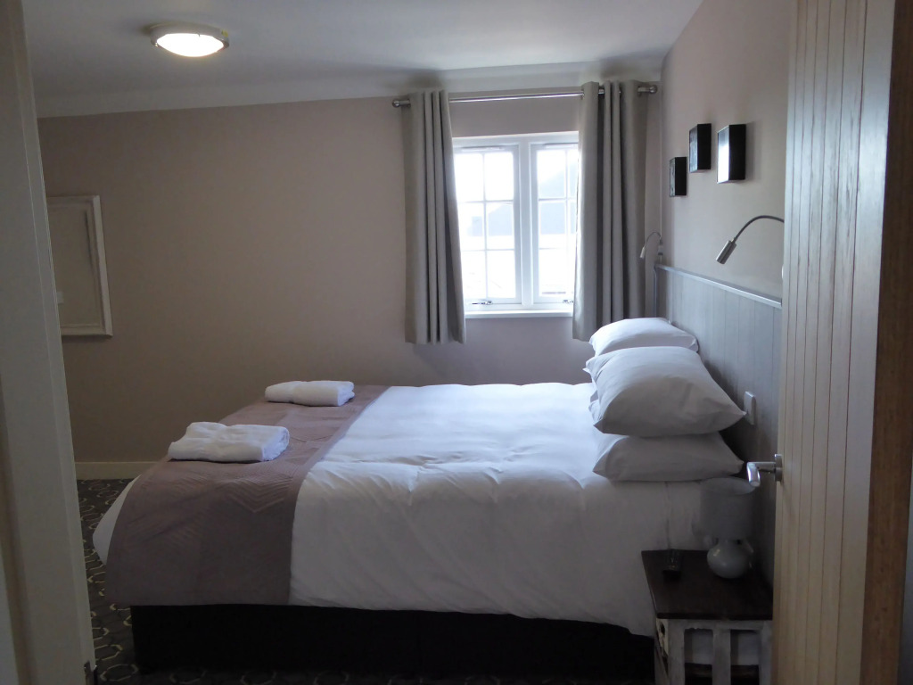 rooms@73