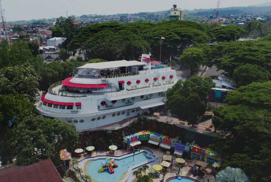 Kapal Garden Hotel at Rekreasi Sengkaling