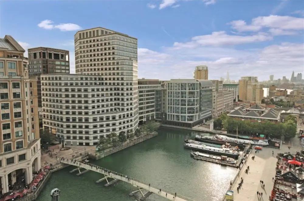 1 Bedroom Apartment With Panoramic Views In Docklandsv