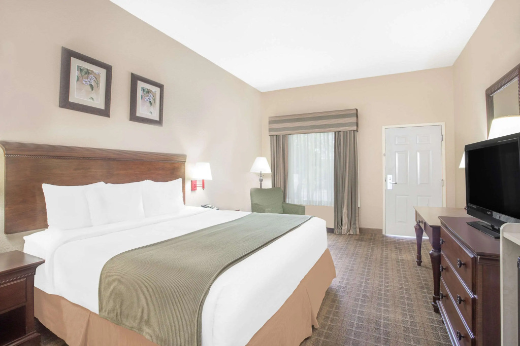 Baymont by Wyndham Crestview