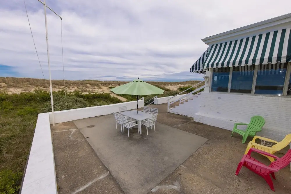 Harshaw Beach House 6 Bedroom Home by Redawning