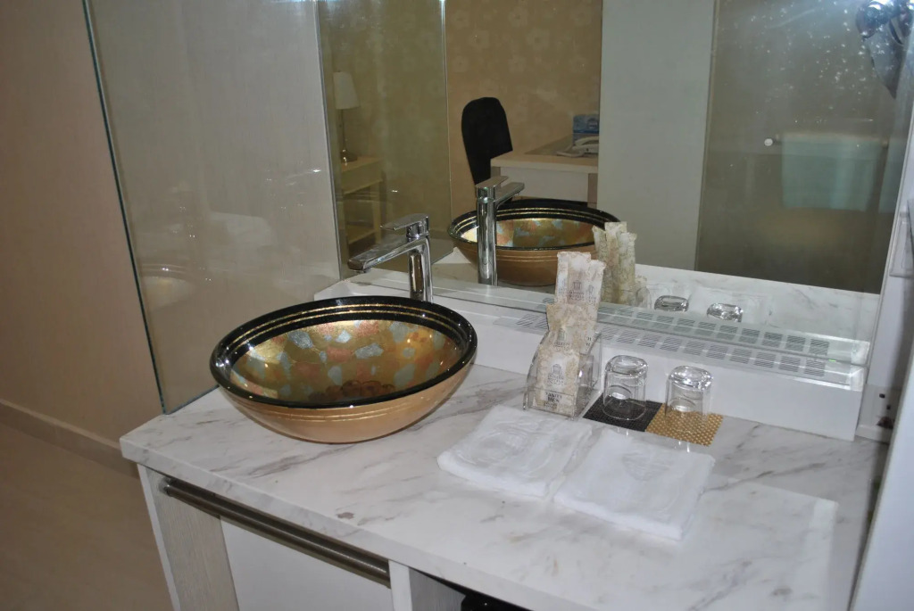 Jayleen Clarke Quay Hotel