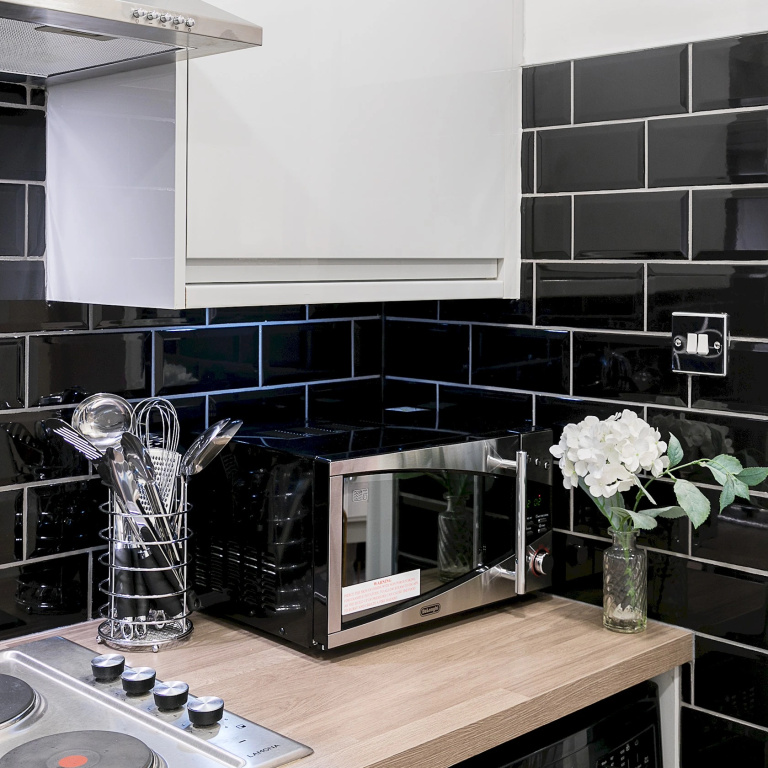 Designer 1-bedroom in Kensington