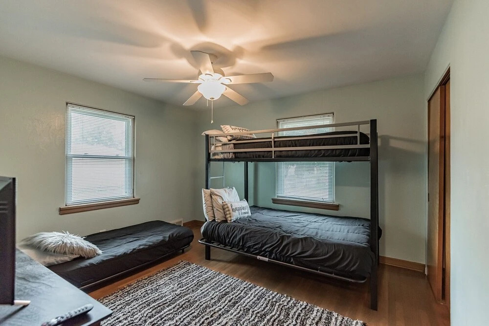 Quiet Comfy 2 Br Home In South Bend, Minutes From Notre Dame! Pet Friendly! 2 Bedroom Home by Redawning