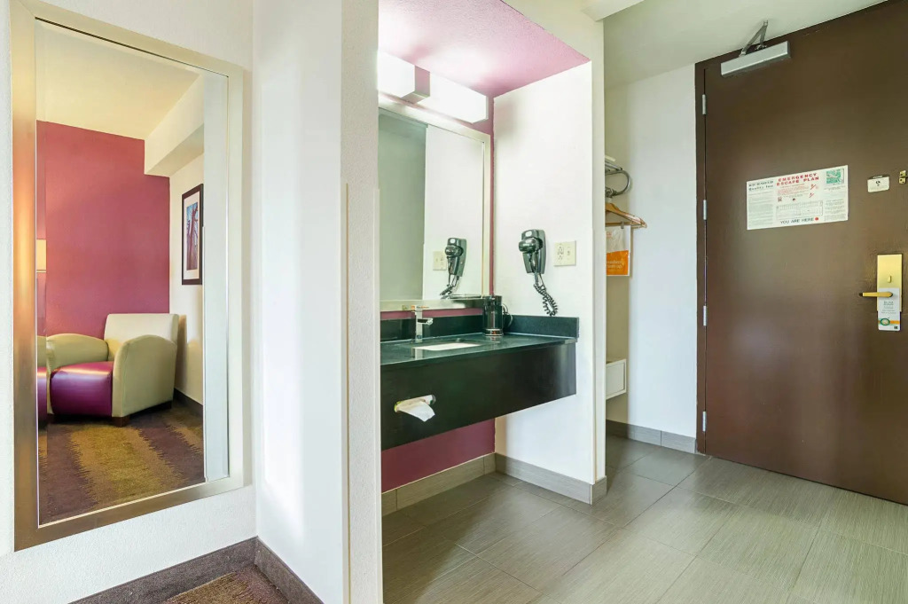 Holiday Inn & Suites Richmond West End by IHG