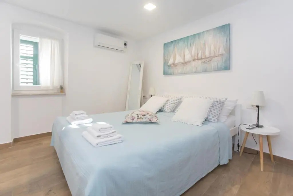 Aurum Apartment