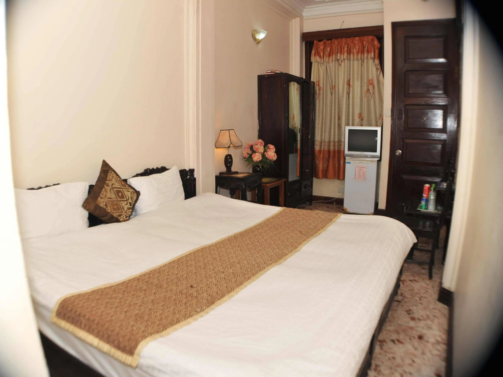 Le Petit Hotel & Travel