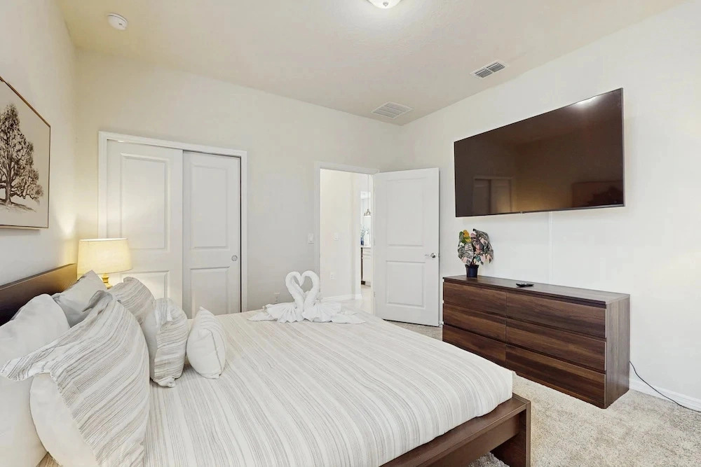 Amazing Home With Outdoor Patio, Wifi, & Close to Local Attractions Near Orlando