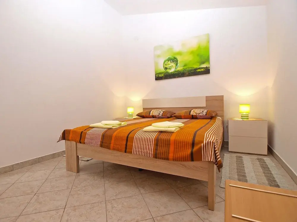 Apartment 893