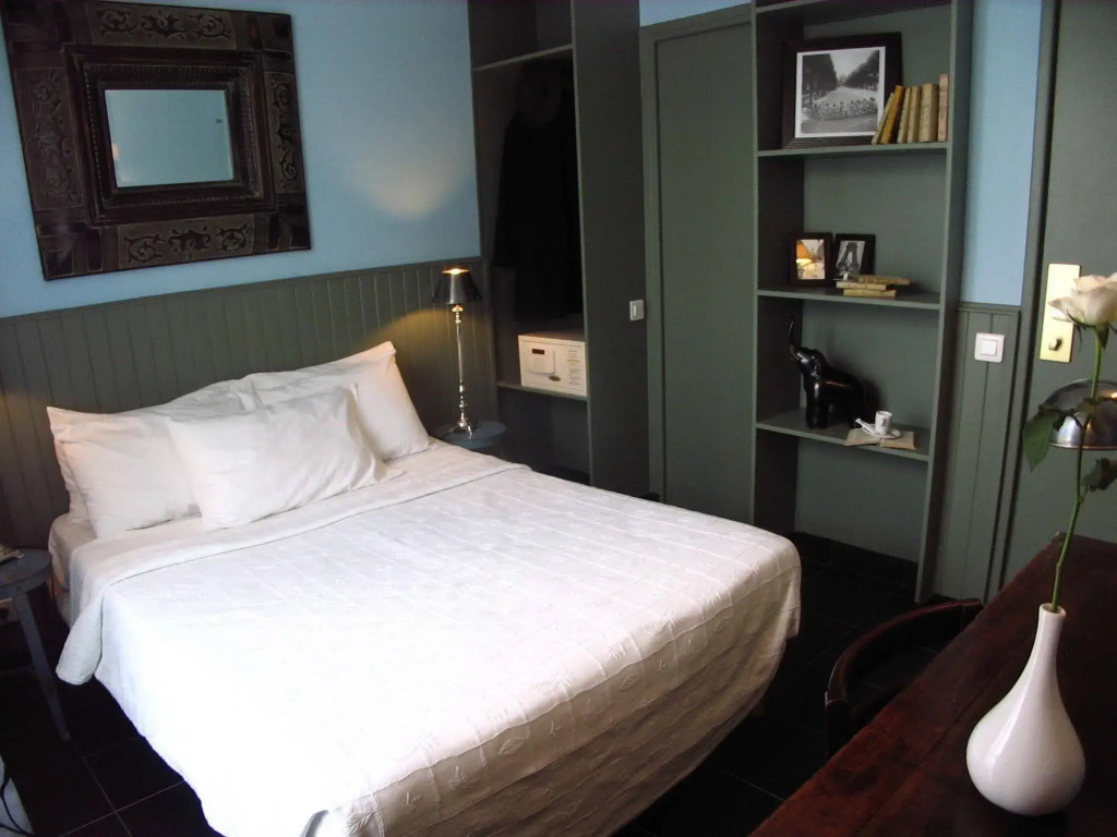 Walled off Hotel Paris