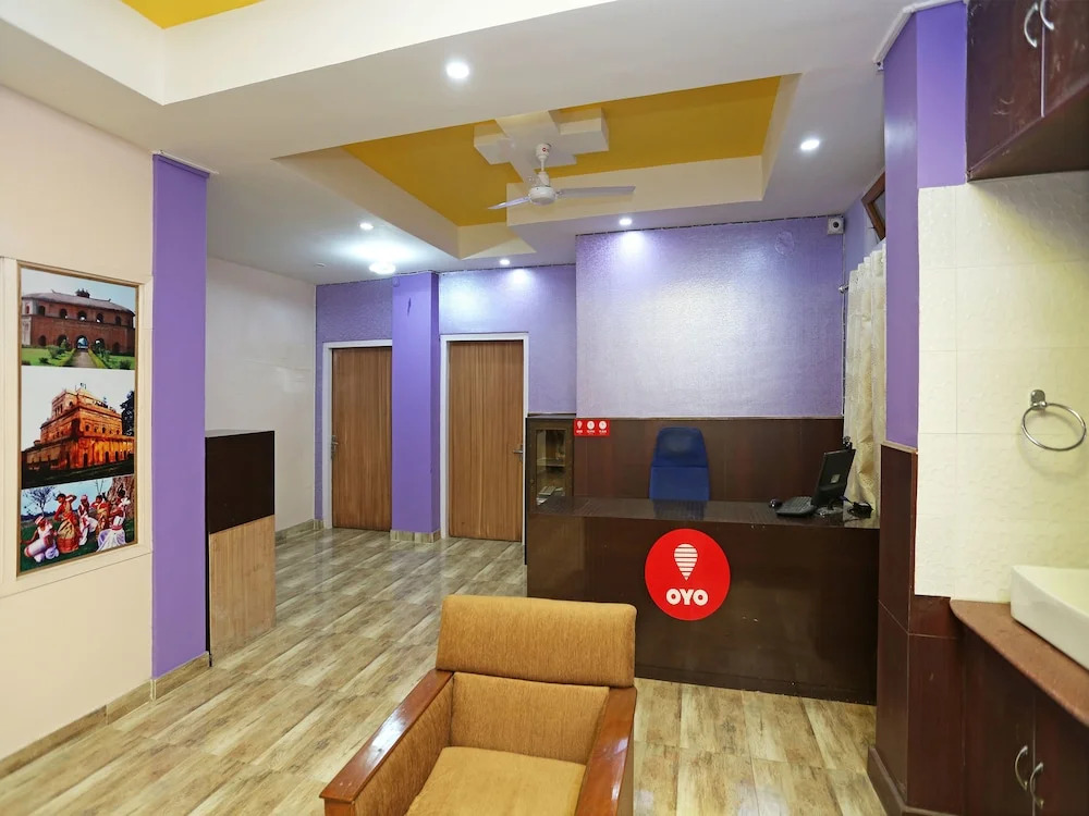 OYO 11696 Holiday Inn Guest House